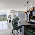 Carmen - Luxury 2-bedroom - Downtown 아파트